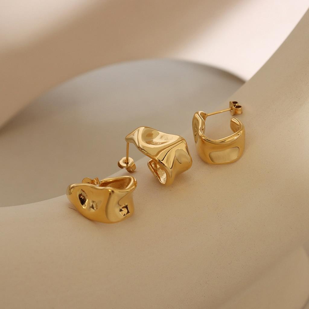 Anna Molten Chunky Gold Curve Earrings